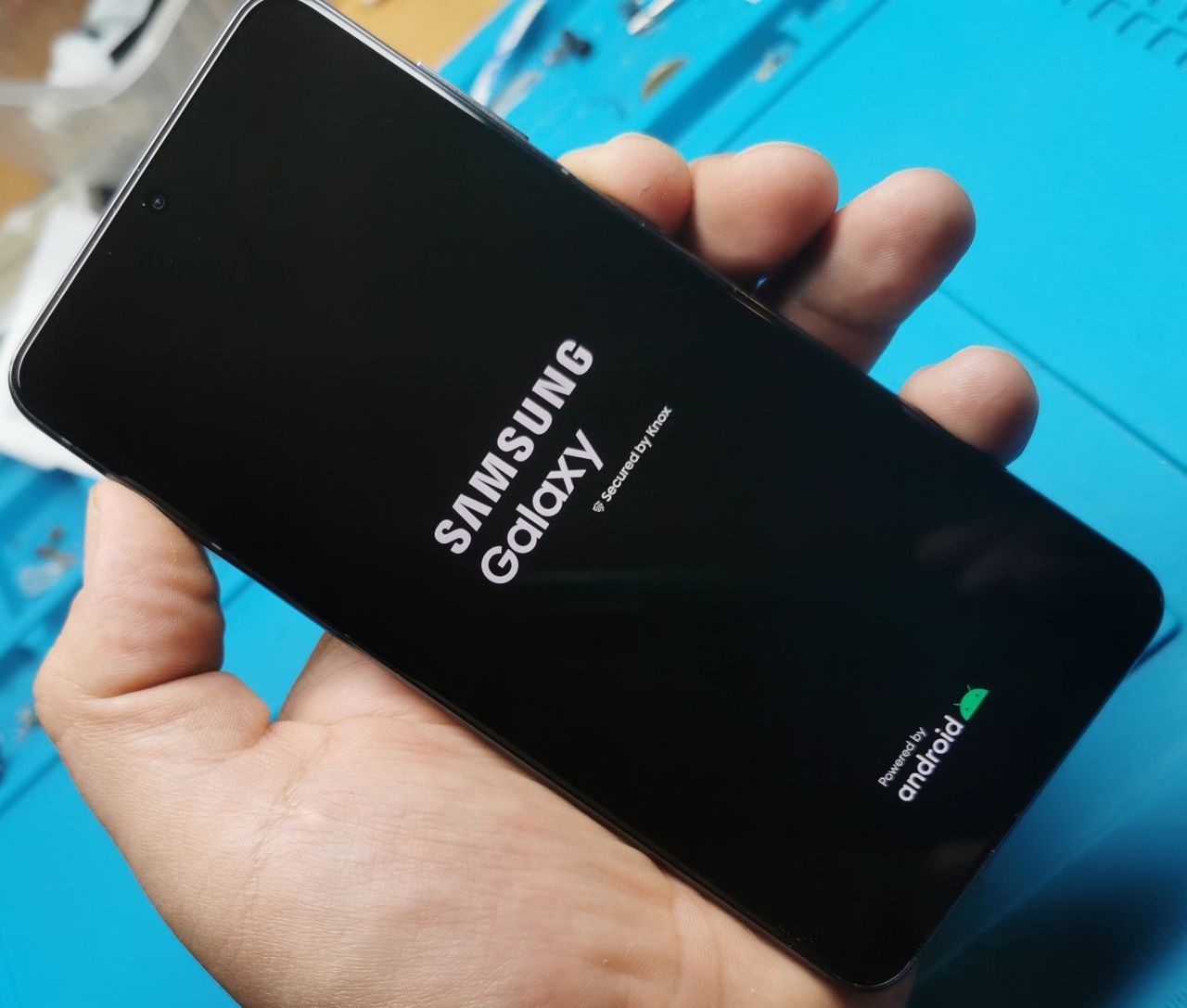 USŁUGA. Samsung Galaxy S21 - wymiana szybki wyświetlacza.